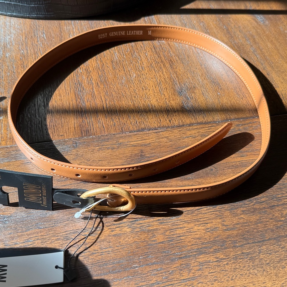 Leather belt tan

APHRODITE BUCKLE BELT